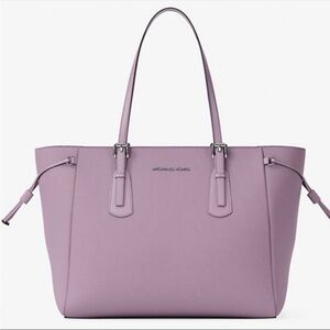 MICHAEL KORS Voyager Large
Saffiano Leather Shoulder Tote Bag Lilac